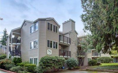 Spacious & Updated 2-Bedroom End-Unit Condo in Kirkland’s Esplanade Community