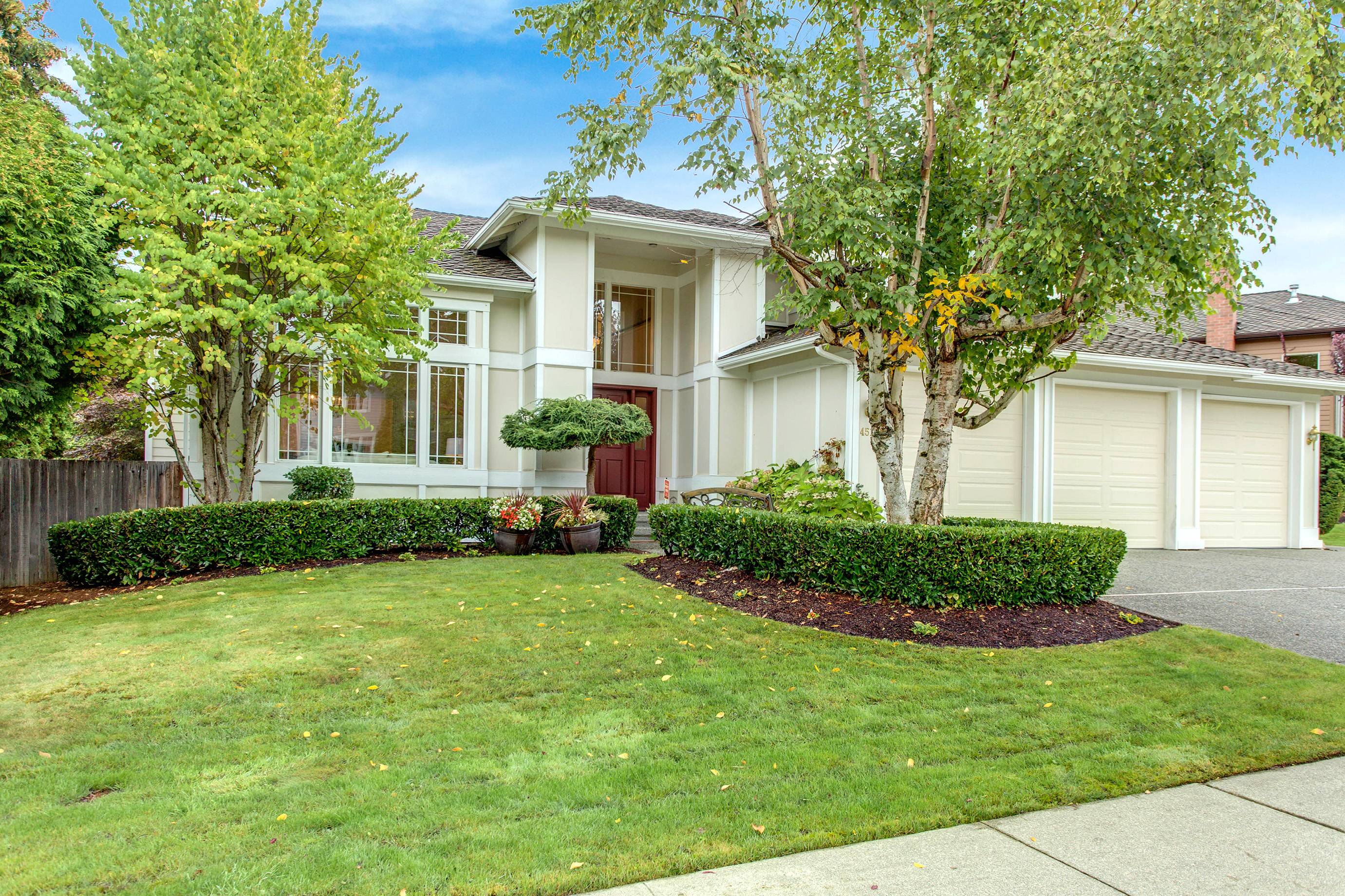 Hidden Ridge Gem, In A Fantastic Sammamish Location - Nicole Mangina