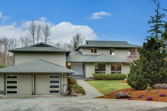 Beautifully Updated Kenmore Home On An Acre