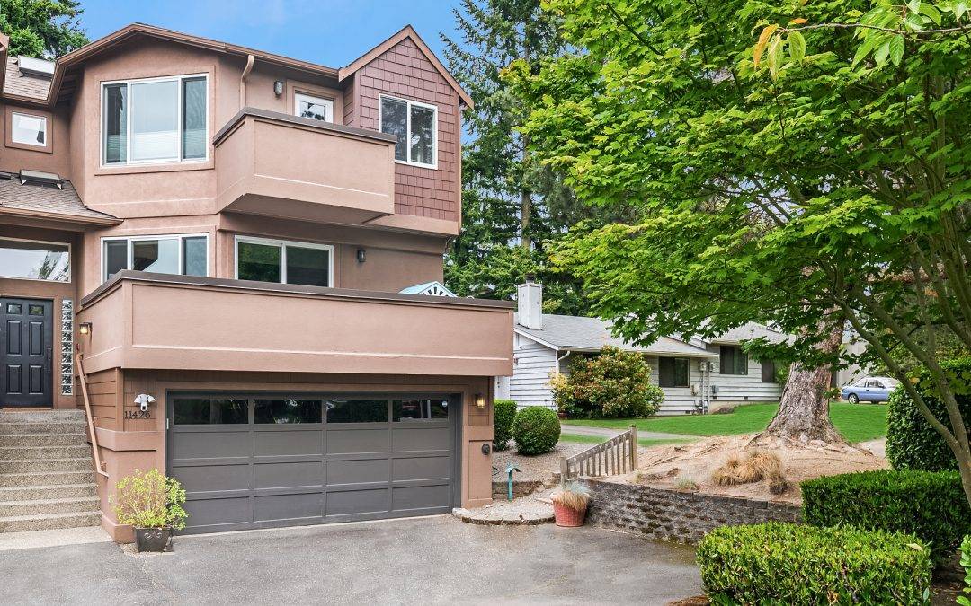 Amazing 3 Bedroom Townhome, With Yard Downtown Kirkland