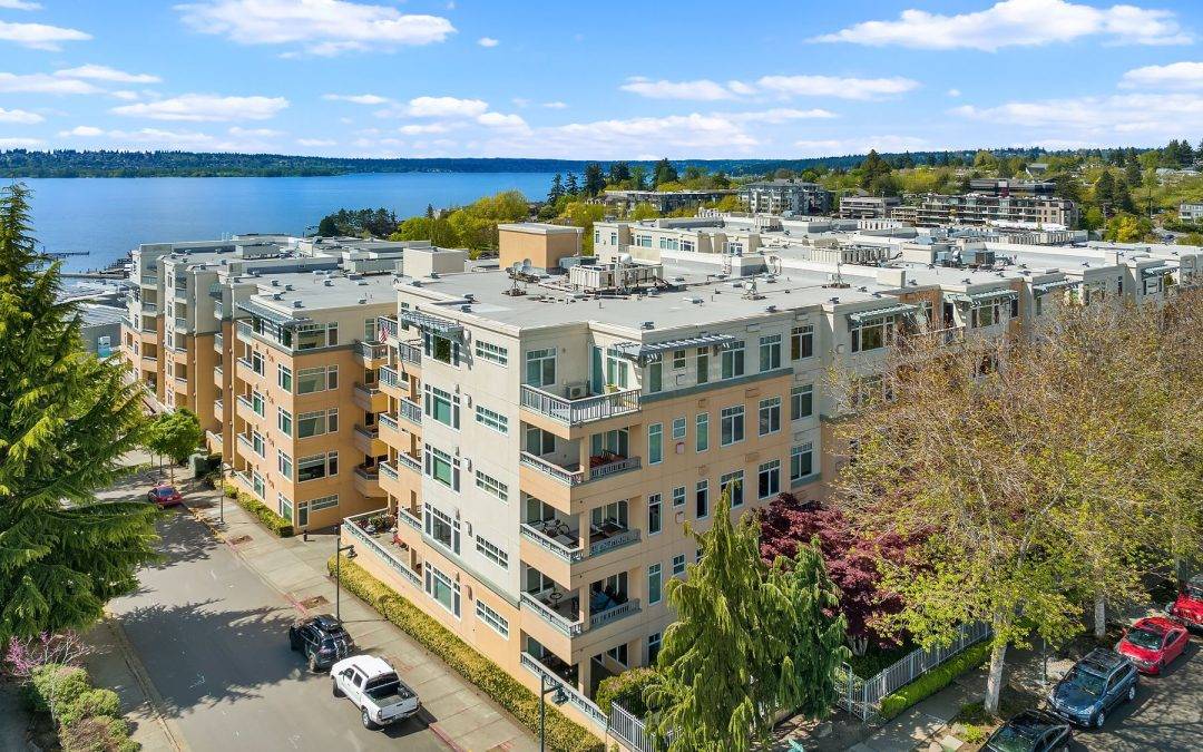 Beautiful Views from 2 Bedroom, 1.75 Bath Portsmith Condo in Downtown Kirkland